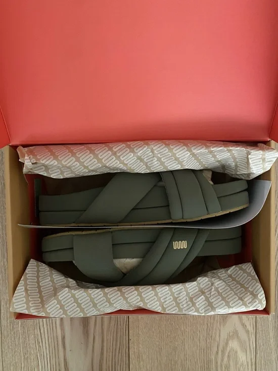 Huggy Slides - Picture 6 of 7